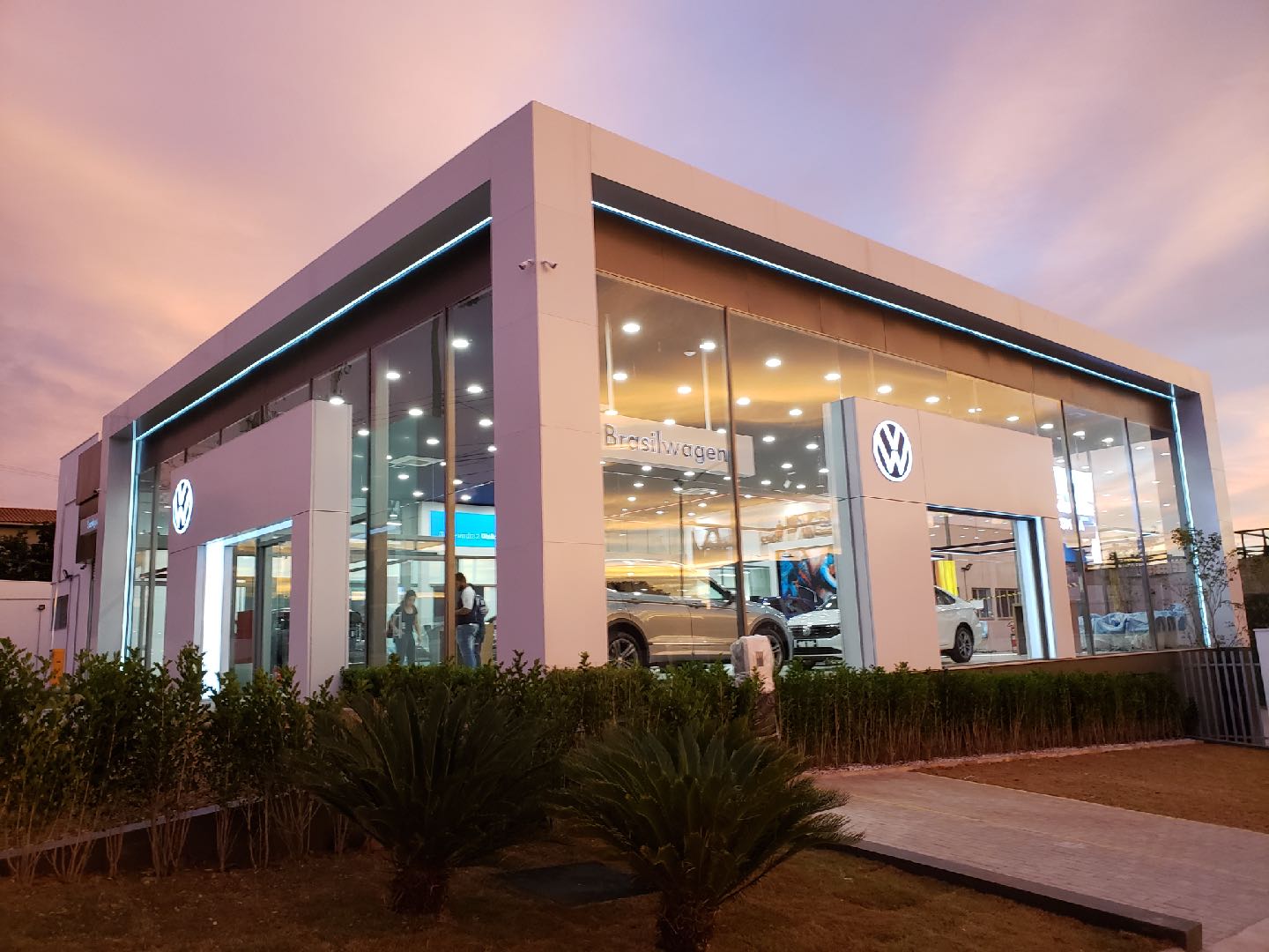 Comercial, lojas e concessionárias